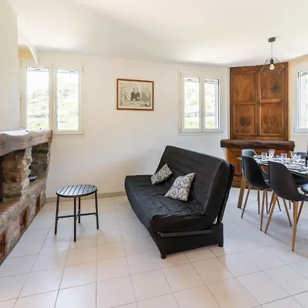 Holiday home Cosy In With Garden Minerve